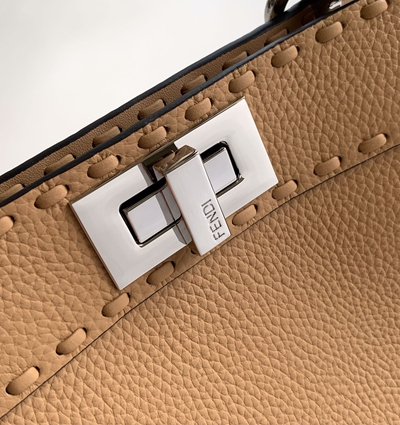 フェンディバッグ角部分ディテール